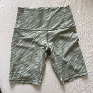 Lululemon green patterned biker shorts